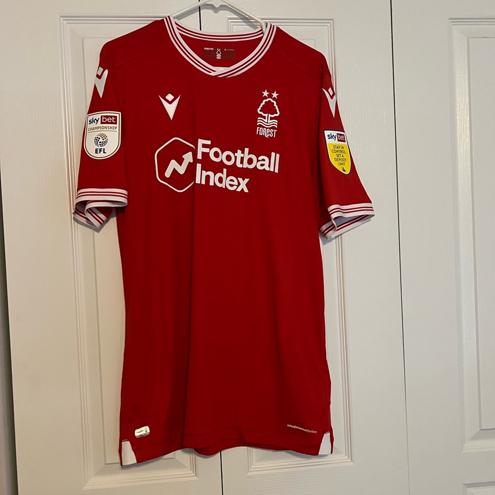 NWOT Nottingham forest fc men’s UK xl Melone